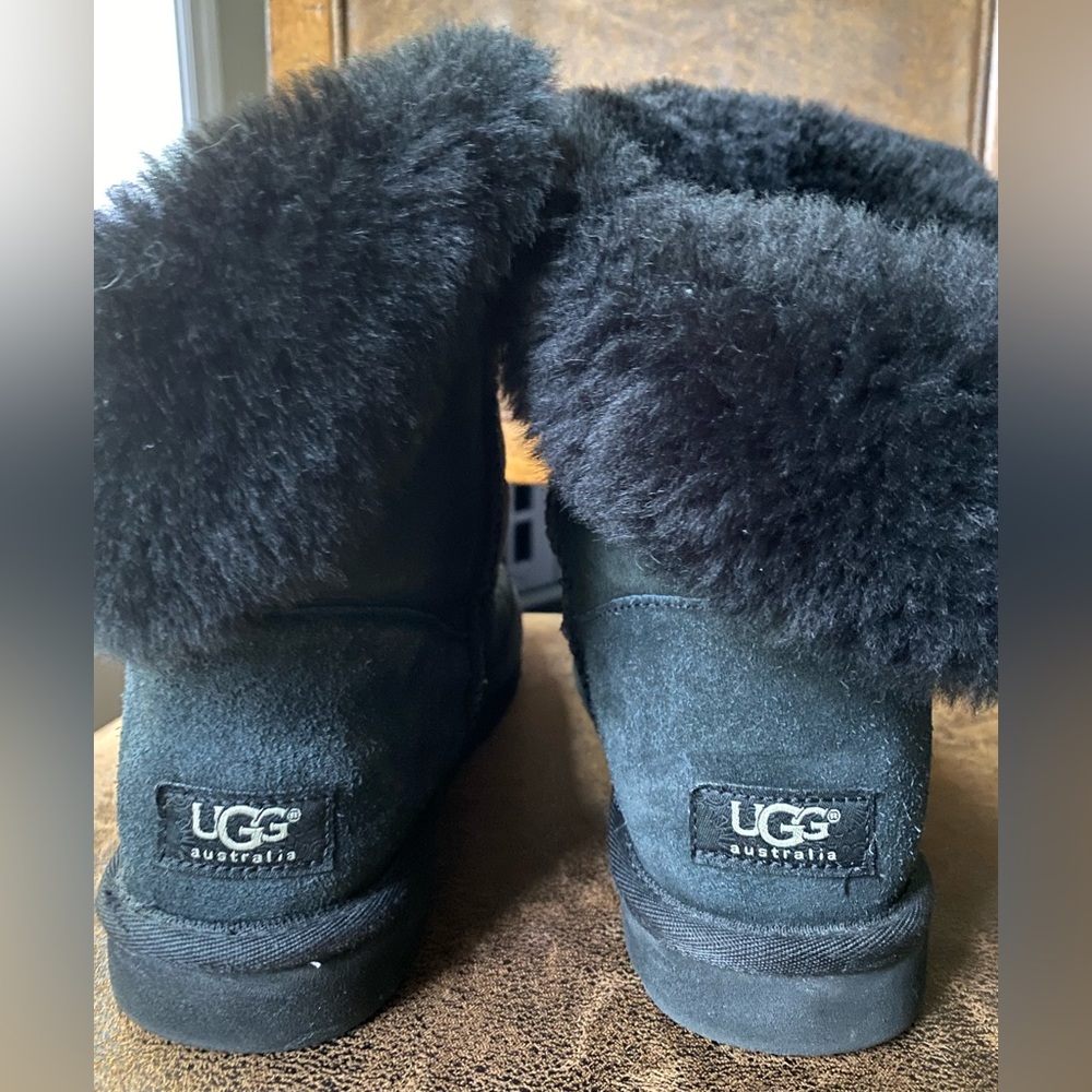UGGS